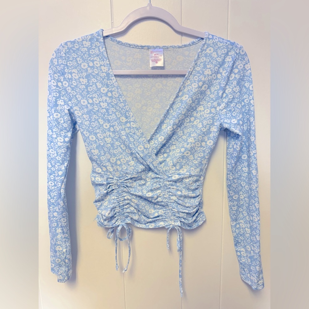 XS. Deep V neck. Long sleeve crop top. Baby Blue